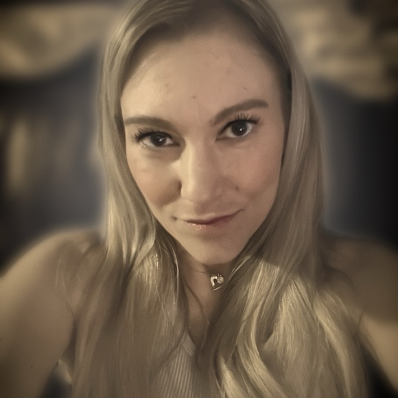 Meet your Posher, Nicole - Picture 15 of 16